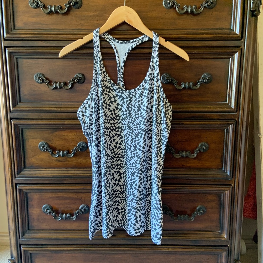 Nike fry fit - medium black and white tank top